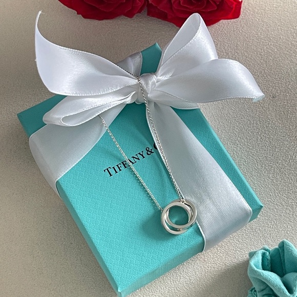 Tiffany & Co. Interlocking Circles Pendant in Sterling Silver 16” NEW $625 - Picture 10 of 17